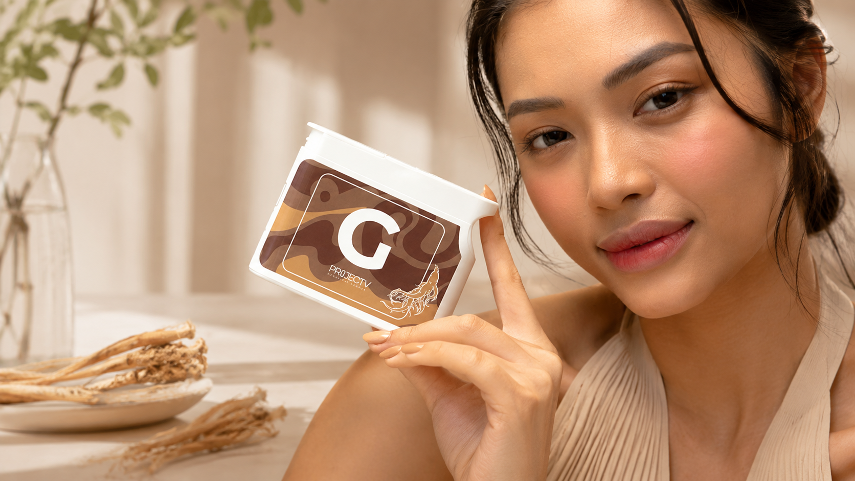 Woman portrait with G jar and ginseng
