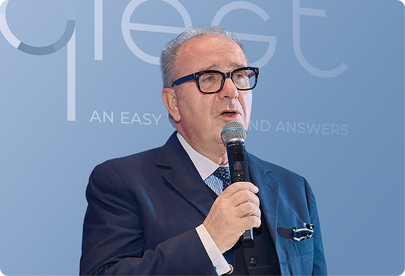 Torello Lotti with microphone